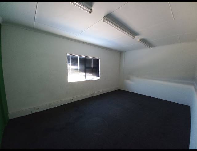 1,304M² WAREHOUSE FOR SALE IN WOODBROOK